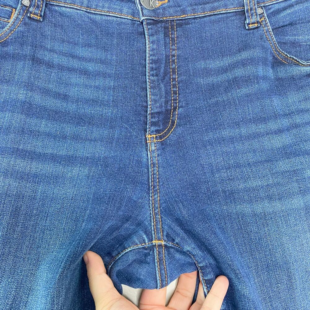 KUT from the Kloth Catherine Boyfriend Jeans in Abelia 16W - Picture 4 of 11